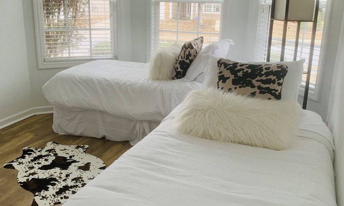 Newnan House | The Hideaway @ Newnan - Close to Everything + Pet Friendly