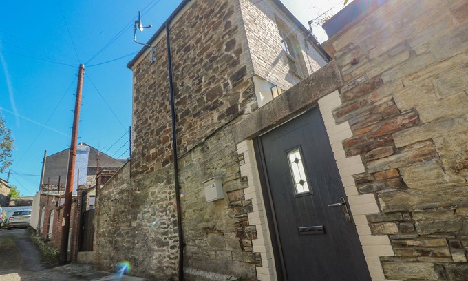 Lostwithiel Cottage | THE HIDEOUT, pet friendly, character holiday cottage in Lostwithiel