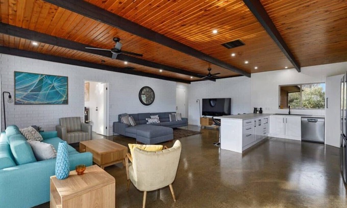 Yarrawonga House | The Hilderton on Hogans - 5 bedrooms