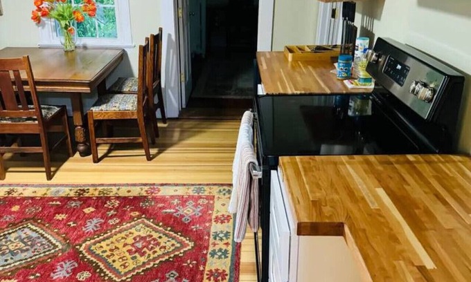 Avon Apartment | The Historic Hideaway