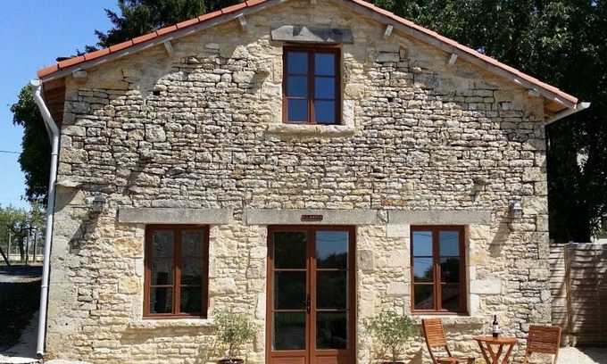 La Chevrerie Cottage | The Hobogîte: 4-Star Stone Cottage, EXCLUSIVE use Heated Pool & Acre of Gardens
