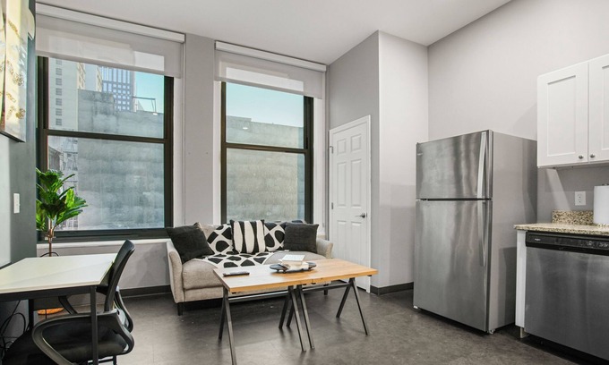 Downtown Pittsburgh Apartment | The HomeBase Suite at Stadium and Downtown
