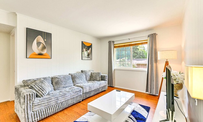 Nacogdoches Apartment | The Homestead | Luxury-Cozy 2BR Apartments Near SFA & Historic Downtown Nacogdoc