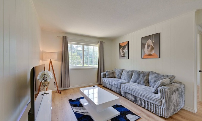 Nacogdoches Apartment | The Homestead | Luxury-Cozy 2BR Apartments Near SFA & Historic Downtown Nacogdoc