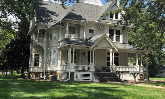 Eau Claire Apartment | The Hoover Historic Eau Claire Home
