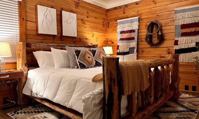 Hot Springs House | The Horse Cabin at Natural State Cabins