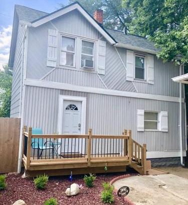 Detroit - Shoreway Apartment | The House Hotels - W45th Backhouse