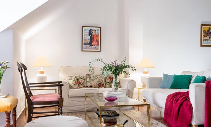 Santa Cruz Apartment | The house of San Fernando with views to Alcázar Gardens and Giralda