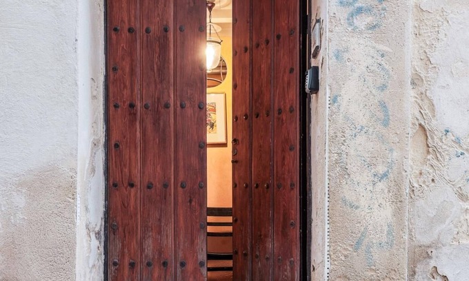 Santa Cruz Apartment | The house of the restoration architect Aire