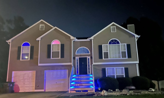 Acworth House | The House of Zen 5BR house with Hot Tub, Movie Theater & exercise room