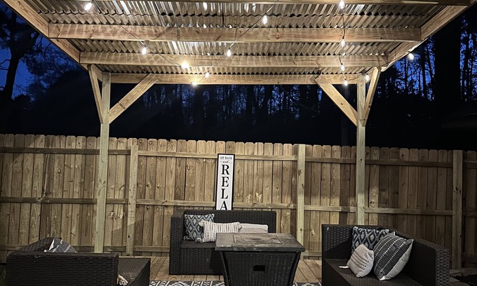 Nacogdoches House | The House on East Main: 5 mins to downtown and 5 mins to SFA University