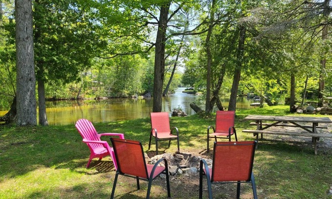 Selwyn House | The Hunter - 3-Bedroom River-front Cottage