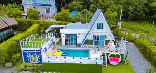 Sattahip House | The I-style pool villa