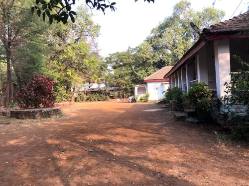 Lonavala Hotel | The Imperial Heritage II 2 minutes from Station and market II Deluxe AC Rooms II