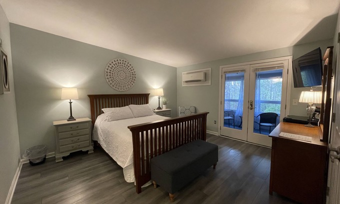 Frankford Bed & Breakfast | The Inn at Dirickson Creek - Room Three