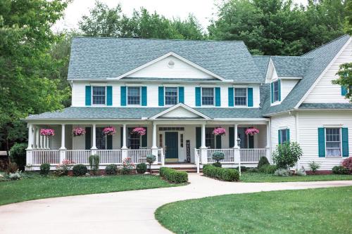 Kingsville Bed & Breakfast | The Inn at Woodsong Acres