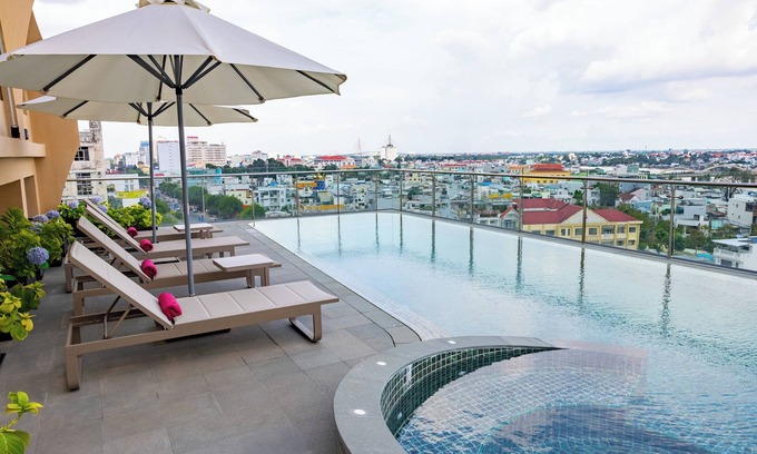 Ninh Kieu Hotel | The IRIS Signature Hotel & Spa