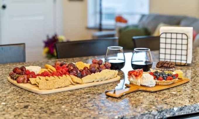 North Center Apartment | The Irving Park Hideaway – Prime Location w/Patio & Parking!