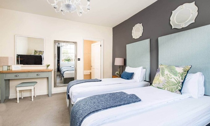 Upper Town House | The Ivy House