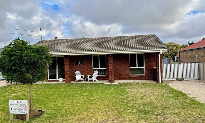 Waterhouse House | The J's - Pet Friendly Outside