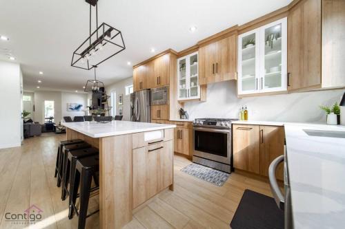 Jasper Place House | The Jasper, AC, 4 BD, Sleeps 8, Near DT & WEM!