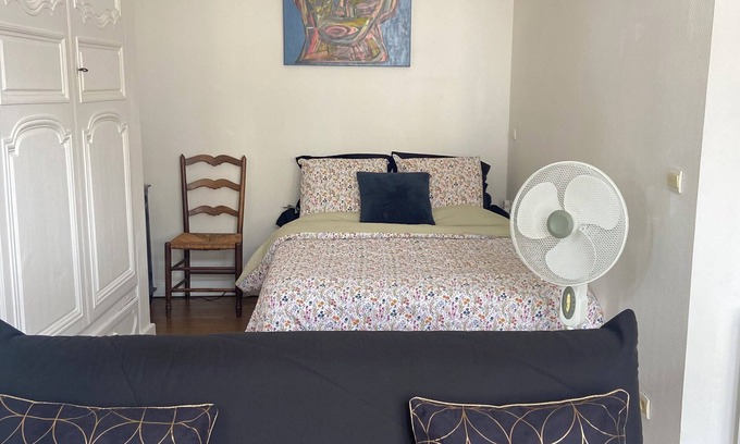 Old Town Apartment | The Jean Jaurès offers you a 30 m2 apartment in a XVIth century building.