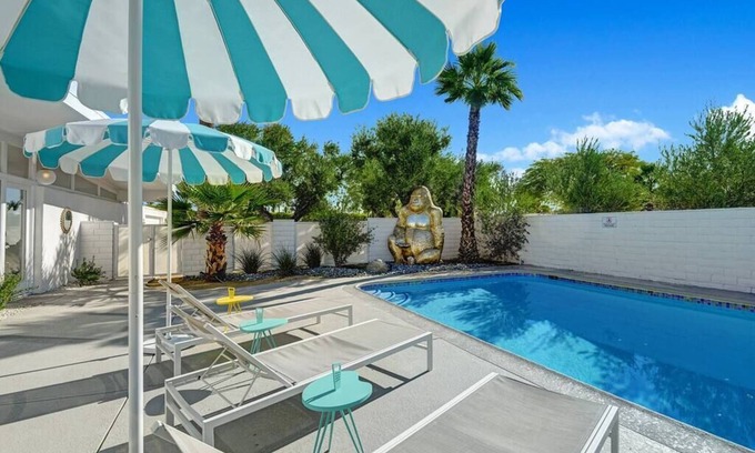 Palm Springs House | The Jungalow Is Palm Springs! W/Spa,Pool,BBQ&More!