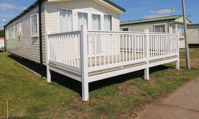 Kidwelly House | THE JUNGLE NOOK, pet friendly, with pool in Kidwelly