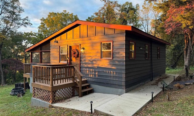 Linden Cabin | The Juniper Cabin Private Hideaway w/Hot Tub, Grill & Screened Porch