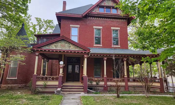 Downtown Springfield House | The Keet McElhany Mansion- Historic 5 bed Heart of Downtown