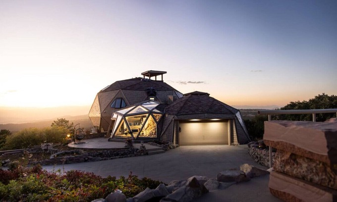 Castle Rock Villa | The KingDome: A Unique, Royal Experience w/Hot Tub | Gym | Steam Room & Views!