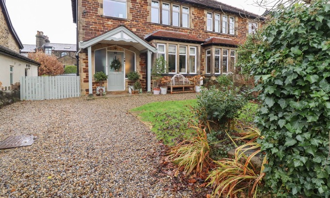 Ilkley Cottage | THE KINGSWAY, family friendly, character holiday cottage in Ilkley