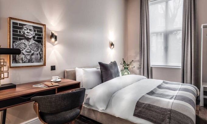Kensington Apartment | The Knaresborough - Beautiful Double Studios