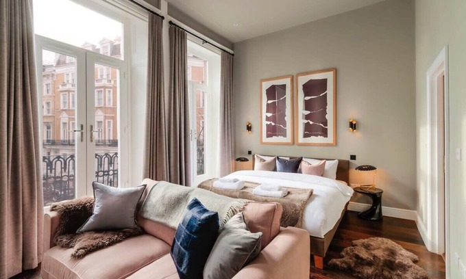 Kensington Apartment | The Knaresborough - Deluxe Studio in Earl's Court