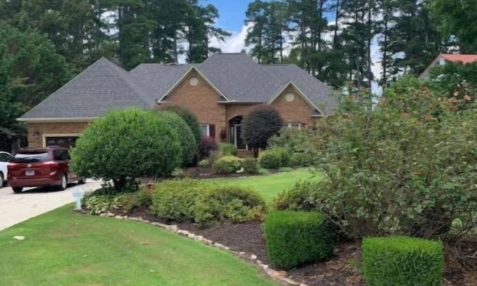 Guntersville House | The Lake and Movies- the amenities with a theater