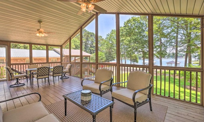 Vincent House | The Lake Escape Boat Dock, Fire Pit, Kayak!