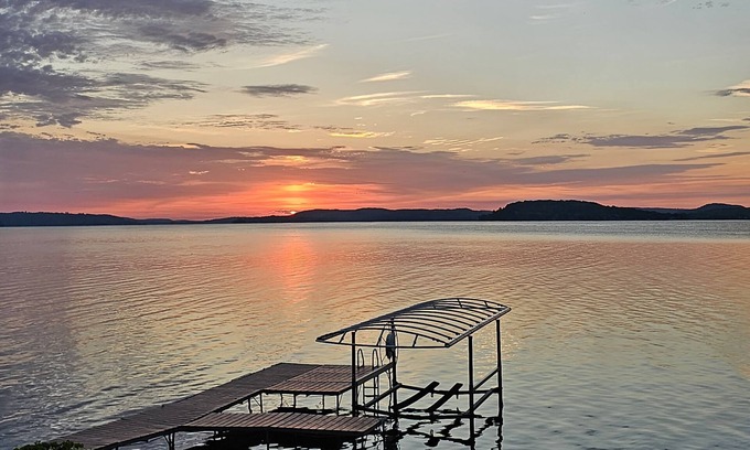 Merrimac House | 'The Lake Escape' Lakefront House w/Amazing Views!