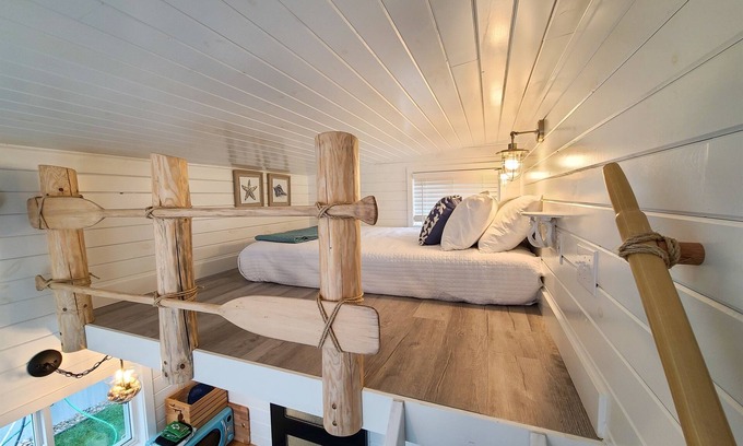 Lakeside Apartment | The Lake House - Tiny House - Tiny Digs Lakeshore