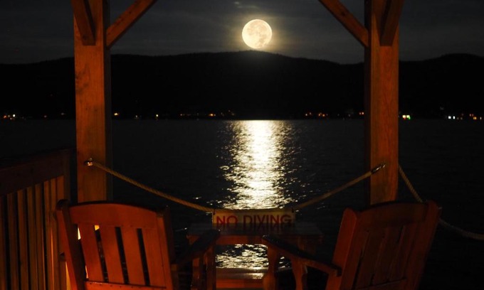 Lake George Hotel | The Lake Motel
