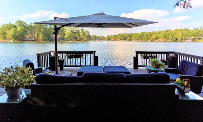 Mid America House | The Lakeside Cottage