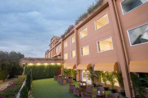 Mathura Hotel | The Lalita Grand Mathura- Vrindavan
