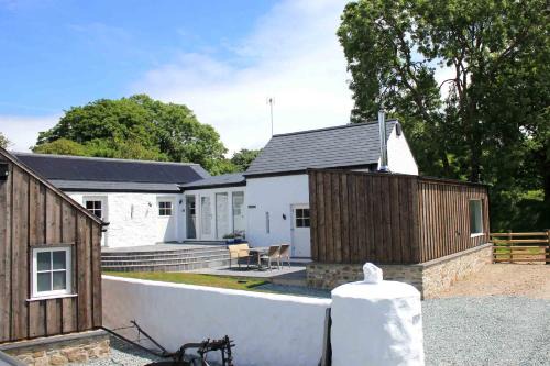 Walwyn's Castle House | The Lambing Shed, Converted Barn nr Little Haven