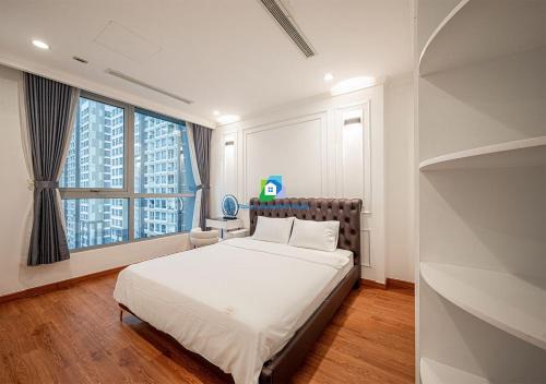 Hang Xanh Apartment | the landmark area - the buildings nearby Landmark 81