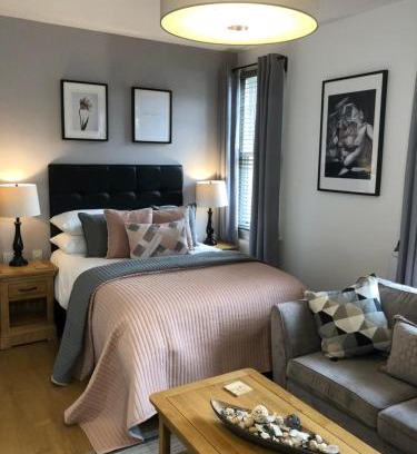 Wolverhampton House | The Larches