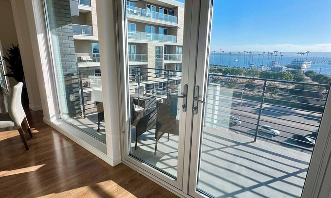 East Village Apartment | The Lavender – Bright & Cozy 2-Bedroom Apartment with WiFi,GYM & AC