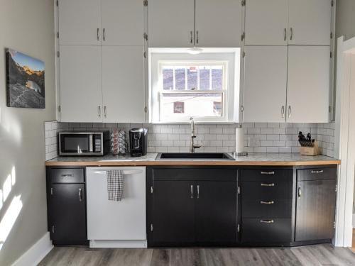 Laramie Apartment | The Lewis House-Upper Level-A Peaceful Spot!