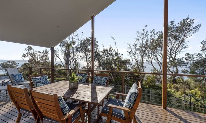 Mollymook Beach House | The Lighthouse Mollymook - 4BR/Pets/Beach