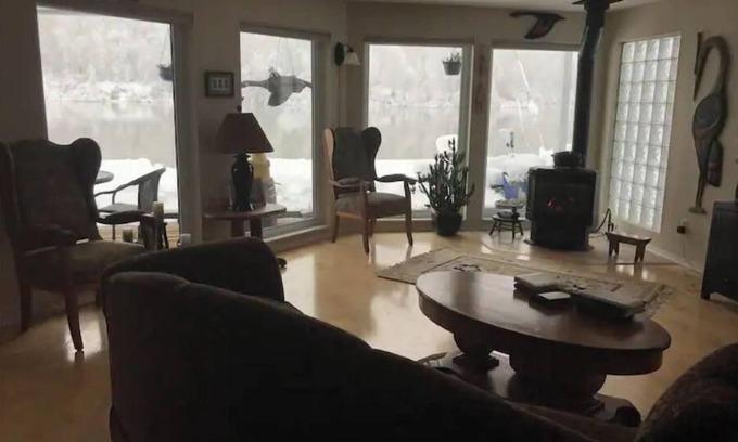 Portland Boat Rental | The Lily Pad (A Floating Home)