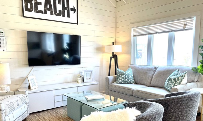 Whitewater Region House | The Little Blue Beach House, A Dream Cottage!