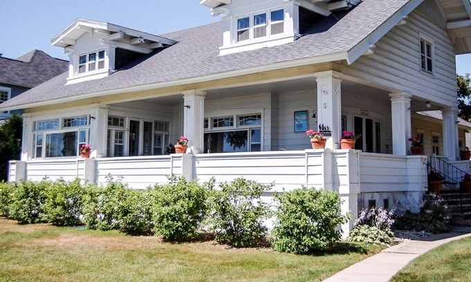 Harbor Springs Cottage | The Little Castle - 5 Beach - 3 Cottages - Private Waterfront, Walk to Town